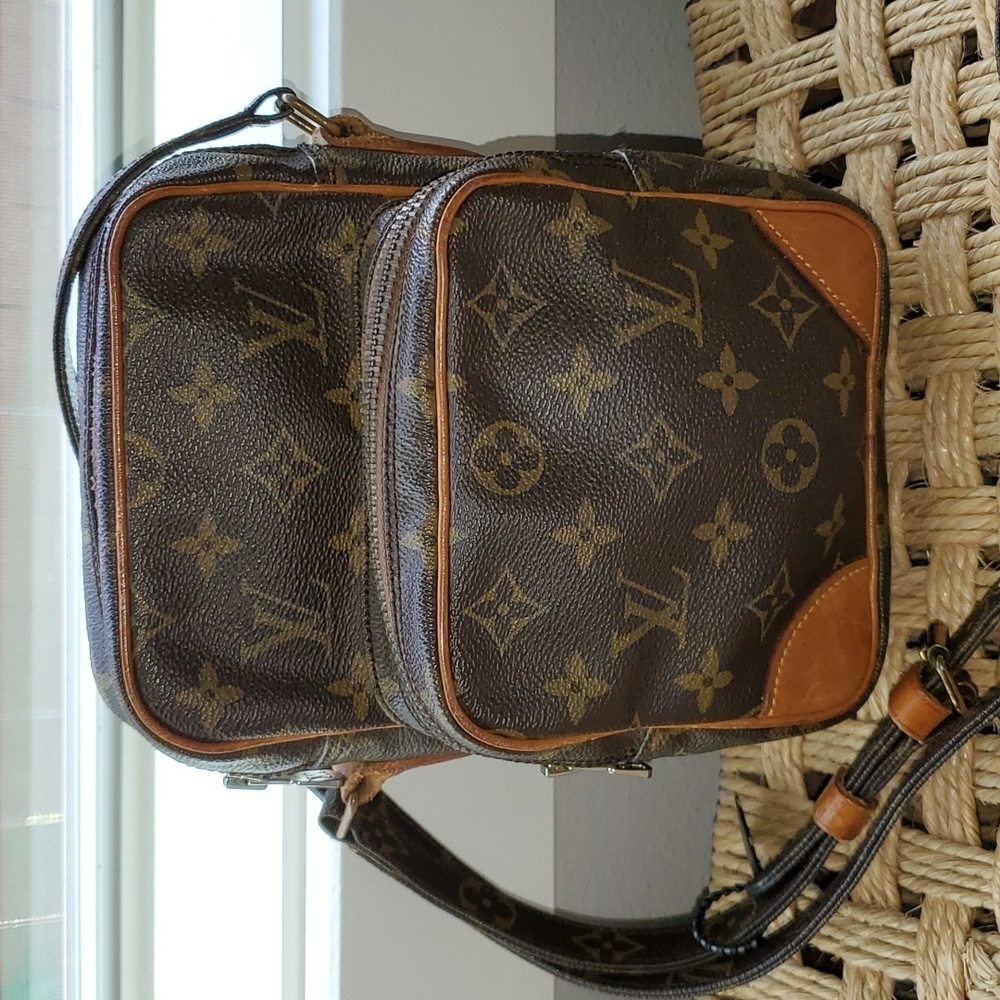 Louis Vuitton Vintage Monogram Amazone Crossbody Bag - Picture 2 of 16